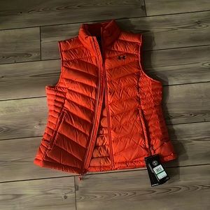 under armor red/orange sweater vest never worn